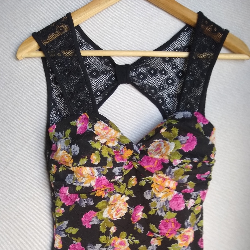 Floral Sweetheart Open Back Lacy Short Dress Black